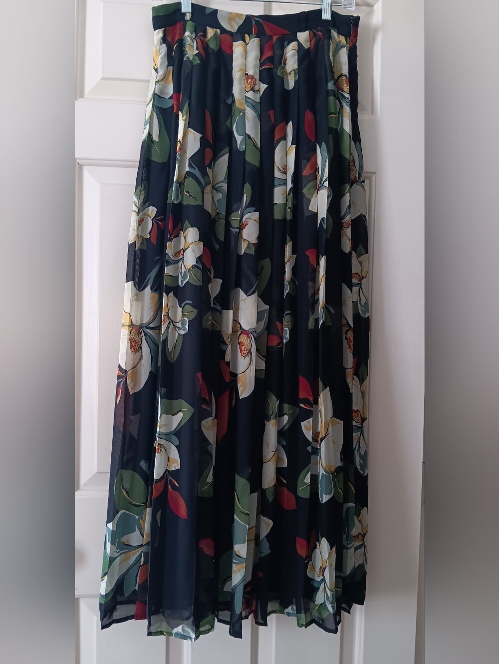ModCloth Floral Pleated Chiffon Maxi Skirt - Medium